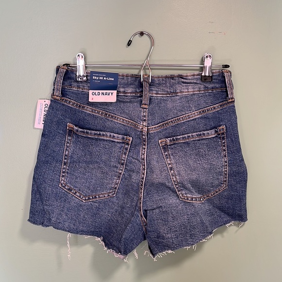 Old Navy sky high shorts size 2 - Picture 2 of 3